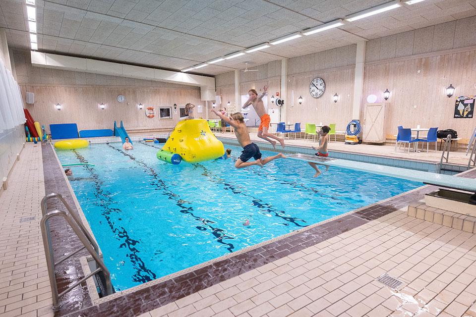 Stora bassängen på Sävar simhall.
