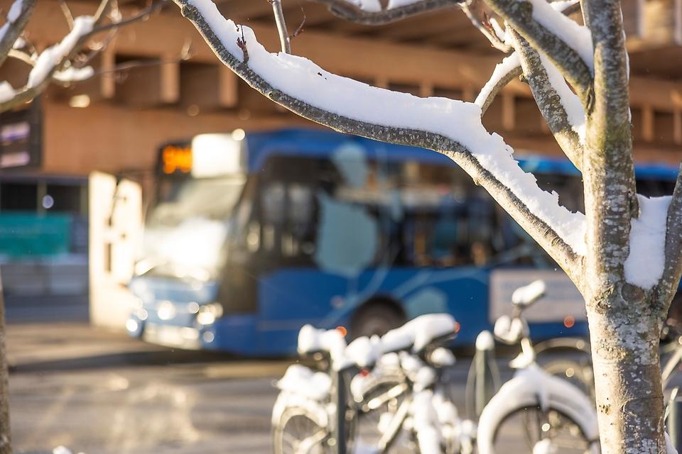 En lokalbuss i profil