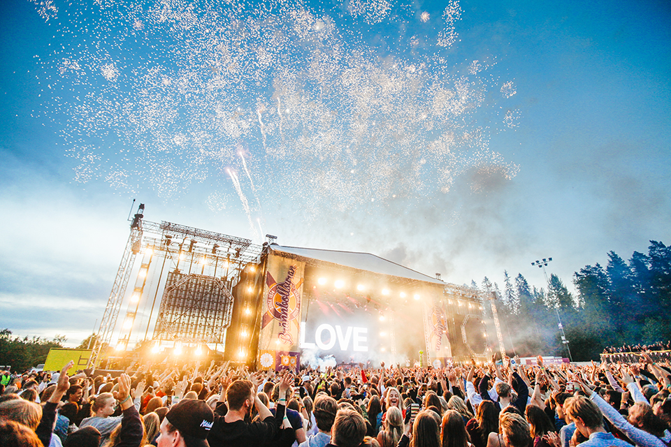The audience at a concert at the music festival Brännbollsyran.