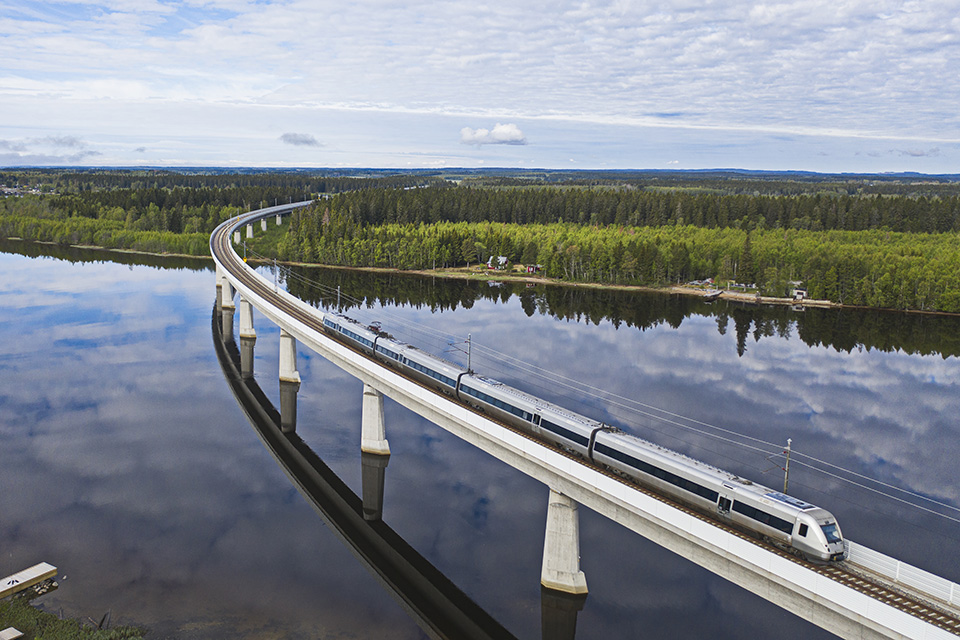 Train crossing the Umeå river