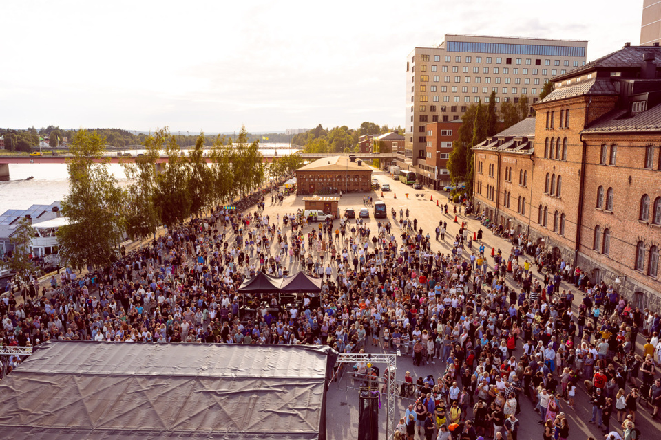 Festival på Skeppsbron i Umeå.