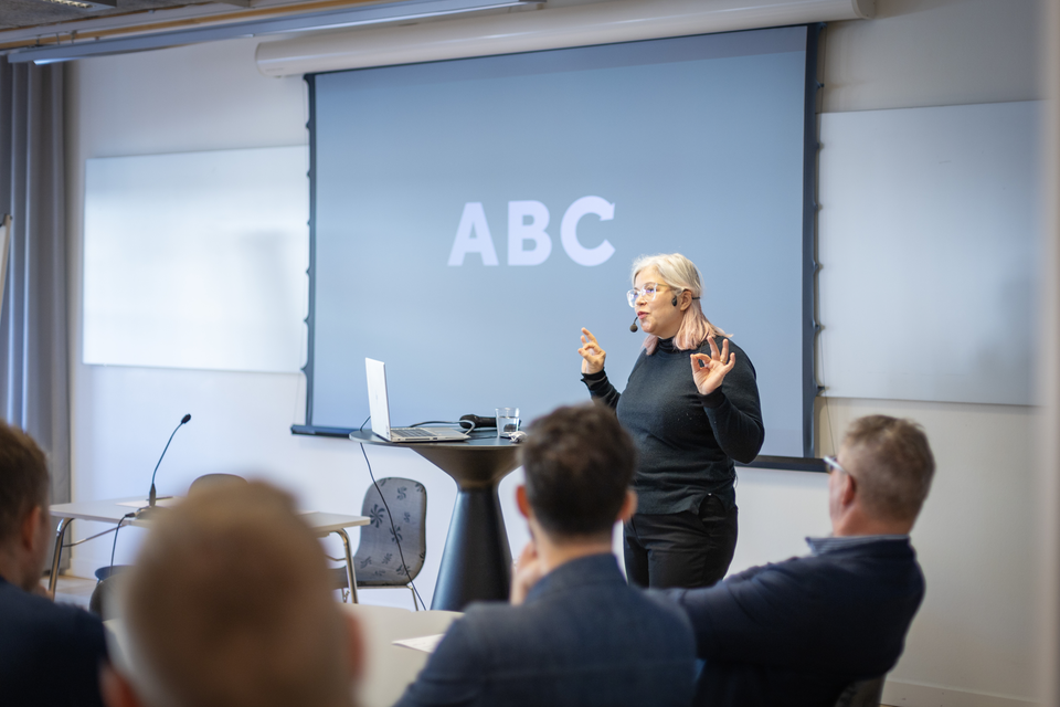 Liv Öberg håller föredrag