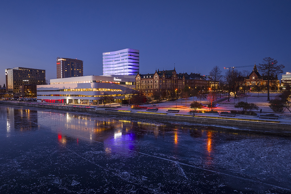 Bild över Umeå centrum, en vinterkväll