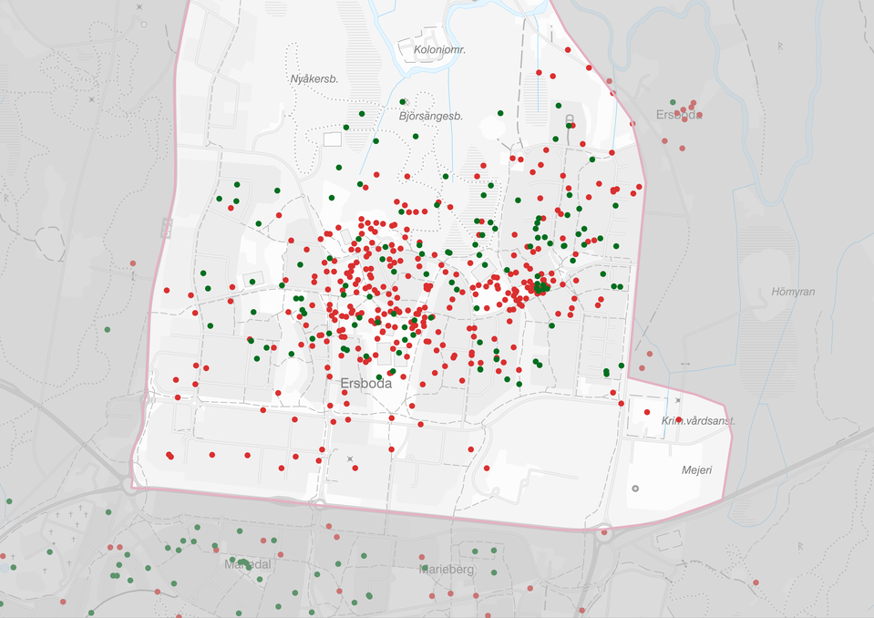 Karta 2: Kartillustration över Ersboda som visar var invånarna i Umeå tycker det finns trivsamma och otrivsamma platser. Markeringarna visar övervägande röda punkter koncentrerade till de centrala delarna i området. Gröna punkter är mer sporadiskt spridda.