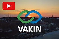 Vy över Umeå, med Vakins logotyp och playknapp